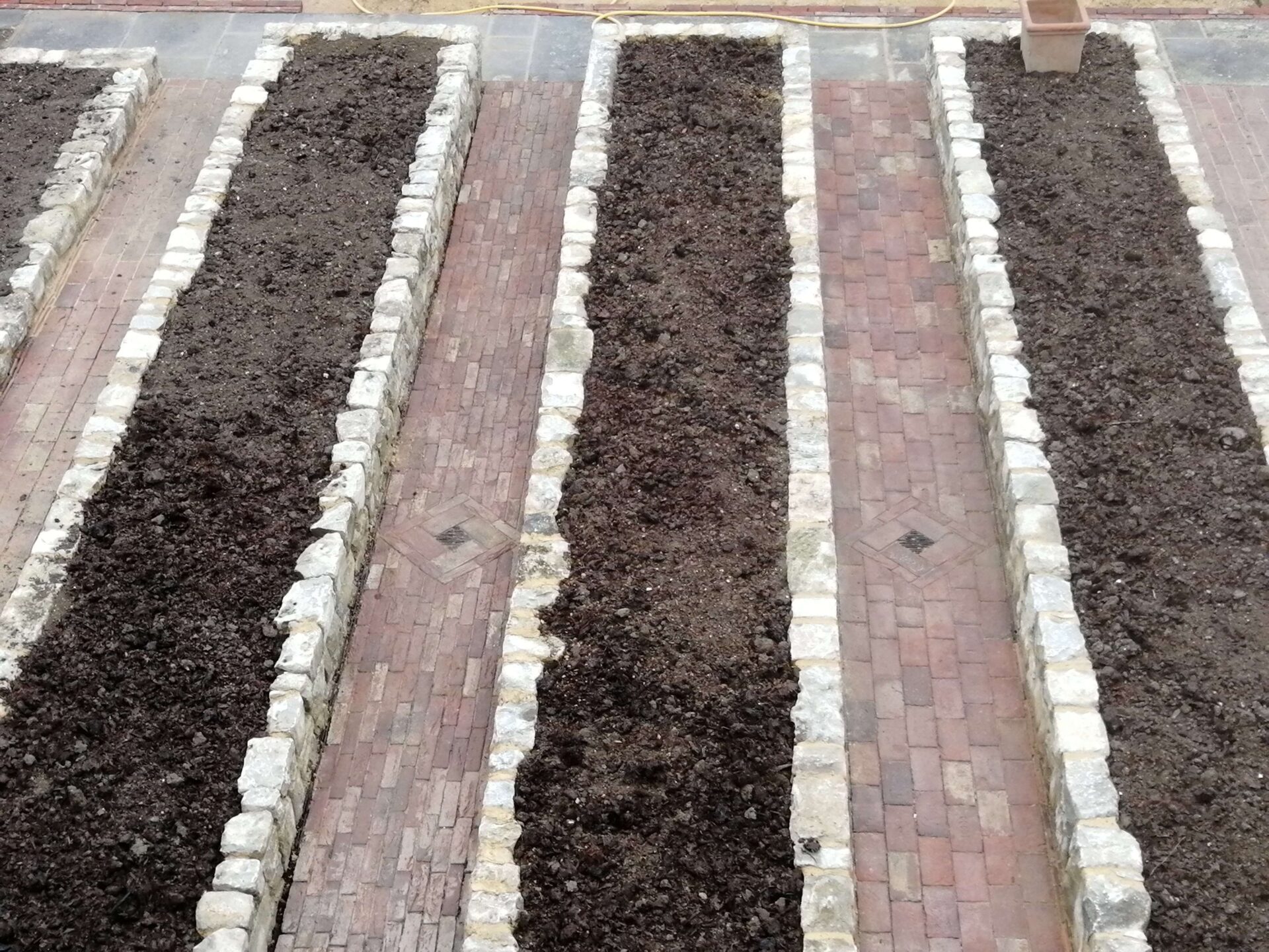 Steps Using Kentish Ragstone Raised Ragstone Planters Restoration House - Kings Masons